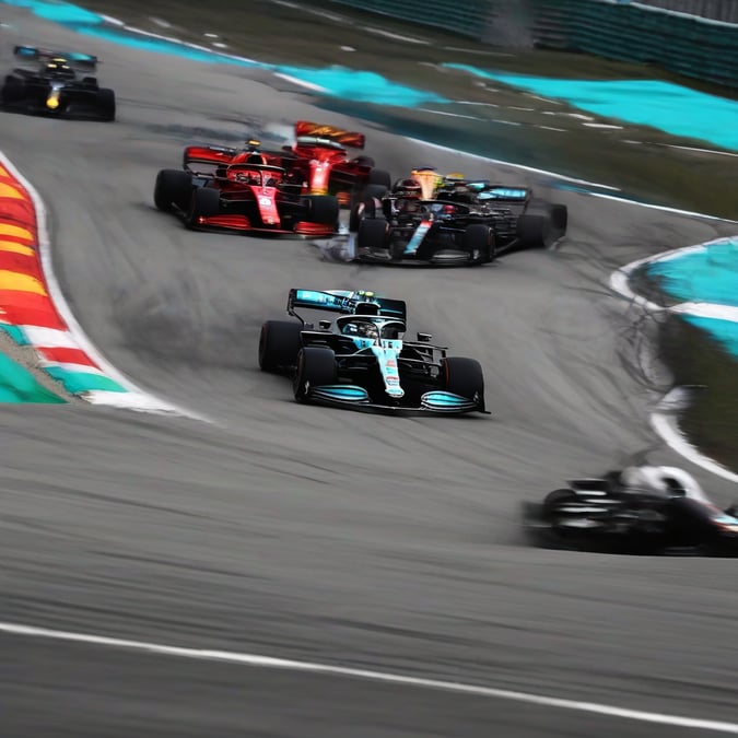 ¡Drama en Shanghái! Russell se lleva el Sprint, Antonelli rompe récords y Ferrari domina la pista