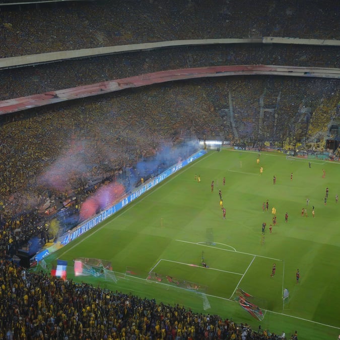 ¡Insólito en el Clásico! El abrazo del arquero al delantero tras un penal fallido