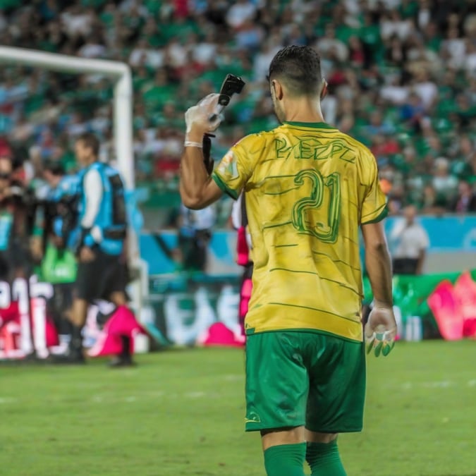 ¡Milagro en Brasil! Portero chileno se LUCE con TRIPLE atajada de penal ante Gremio